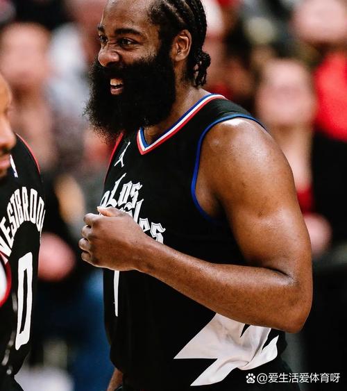 王博谈新援：桑普森&塔克和队友化学反应不错，还有融入空间（王博评新援：桑普森、塔克与队友默契不错 仍有磨合空间）