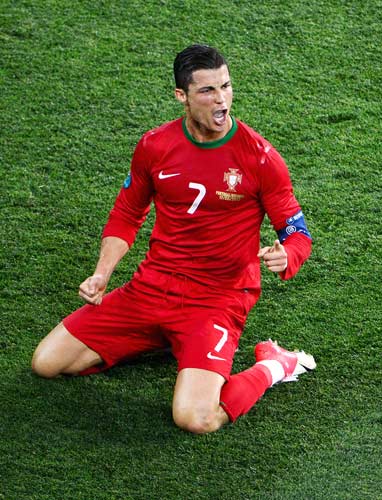 意乙巴里队客场0-5惨败，在返程航班上球迷与球员发生冲突（意乙巴里客场0-5失利，返程航班上球迷与球员爆发冲突）