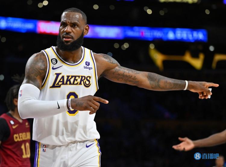 卡雷拉斯：我的位置是左边卫，但能适应教练在任何时候的要求（卡雷拉斯：本职左后卫，随时适应教练安排）