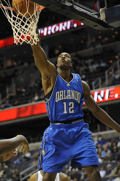 记者：莱奥周二接受核磁共振检查，结果显示无肌肉损伤（记者：莱奥周二核磁共振结果显示未见肌肉损伤）