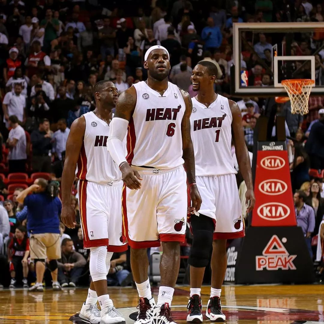 约基奇爆砍56分！创下圣诞大战历史第三高单场得分纪录（约基奇狂砍56分，圣诞大战史上单场得分第三高）