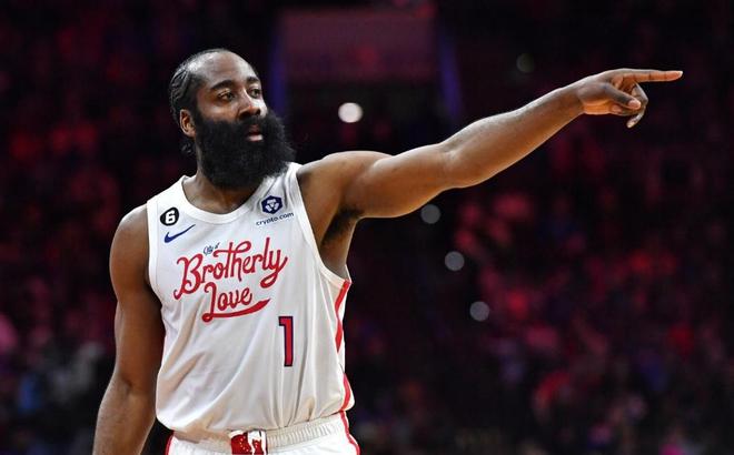 字母哥超强攻防两端统治比赛（字母哥两端发力统治全场）