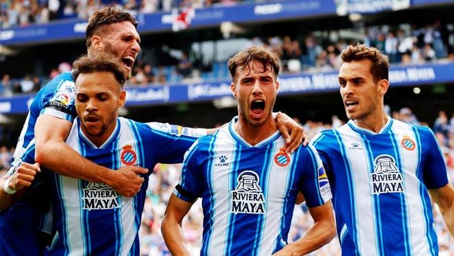 每体：拉菲尼亚是巴萨非卖品，个人目标赢得欧冠和2026年世界杯（每体：巴萨不出售拉菲尼亚，他剑指欧冠与2026年世界杯冠军）