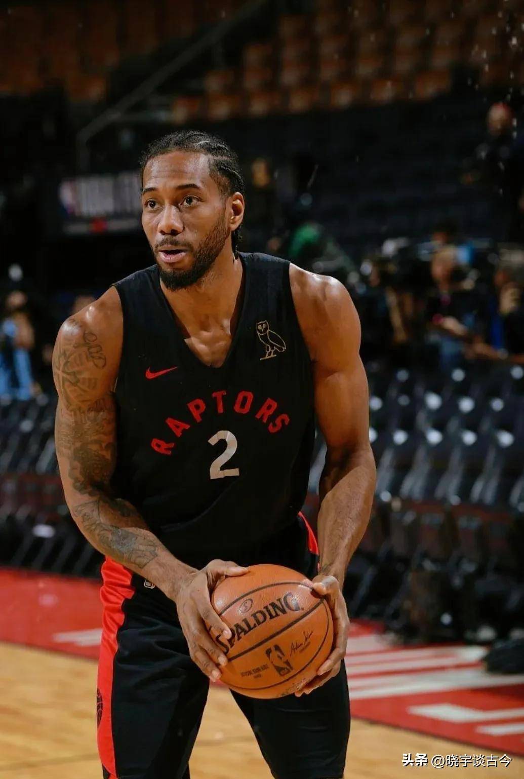 阿森纳领跑英超遭曼城紧追！主场战狼队成保分关键战（曼城紧咬不放，阿森纳为巩固榜首主场硬碰狼队）