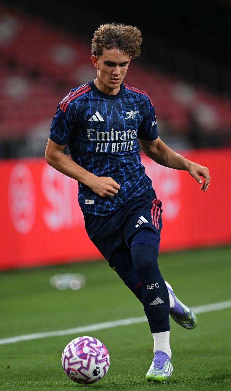 哈登小卡祖巴茨同场赢8分，展现篮球魅力（哈登携小卡、祖巴茨合力，8分胜尽显篮球魅力）