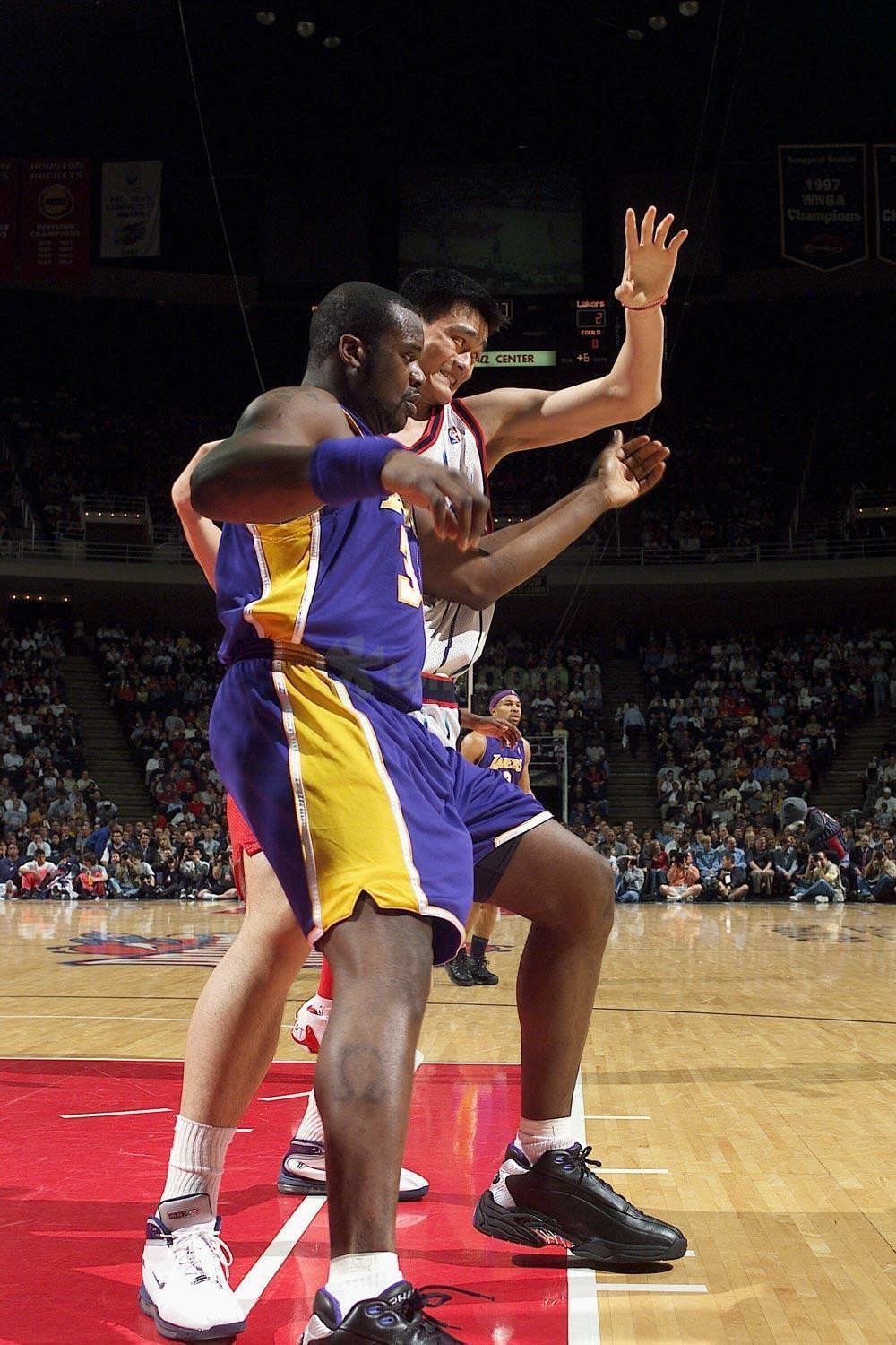 围绕着莱万与凯恩的转会传闻大家觉得拜仁会同意吗？（莱万、凯恩转会风声四起，拜仁会放行吗？）