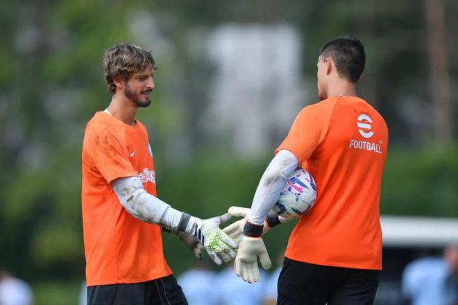 罗马诺：内马尔专注于帮桑托斯保级，但可能考虑1月自由转会（罗马诺：内马尔当下全力助桑托斯保级，或考虑一月以自由身离队）