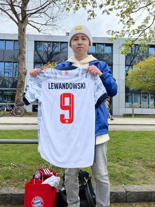 罗马诺：如果无法签下卢克曼国米可能考虑桑乔，但目前没接触（罗马诺：卢克曼若无望，国米考虑桑乔，现阶段尚未接触）