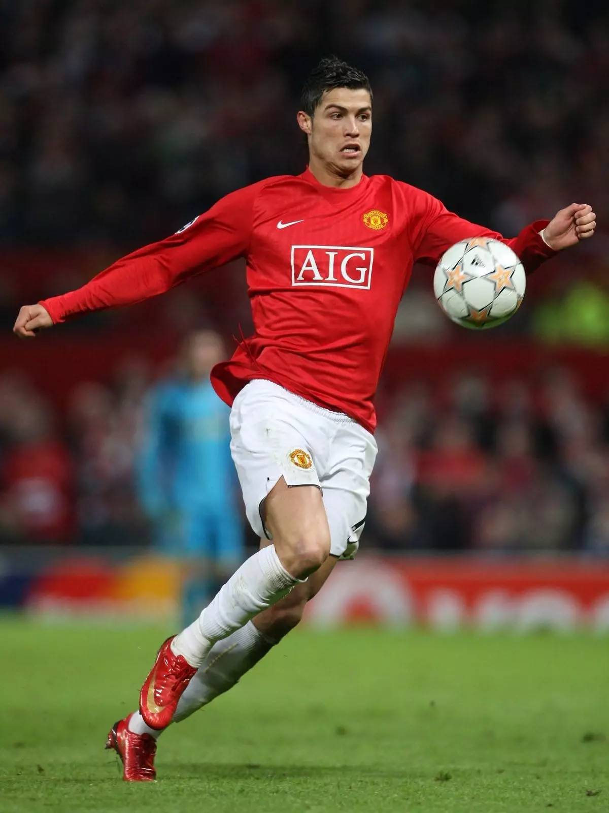 不对爱德华兹战术犯规？掘金主帅：他在三分线接球有三罚风险（掘金主帅解释没对爱德华兹战术犯规：他三分线接球有送三次罚球的风险）