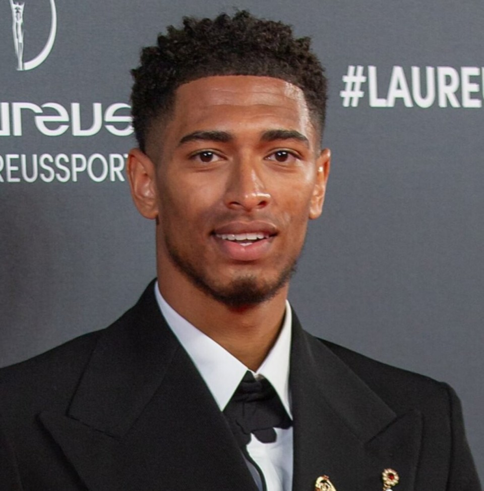 告别8号战袍！单婉丽是浙江女篮“一人一城”的典范（挥别8号战袍，单婉丽堪称浙江女篮“一人一城”的标杆）