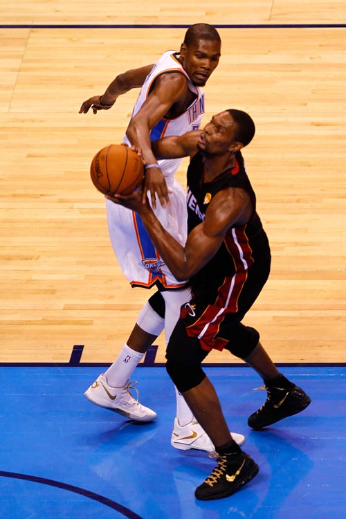 锡安首秀惊艳全场，11分钟高效表现（锡安首秀引爆全场，11分钟高效输出）