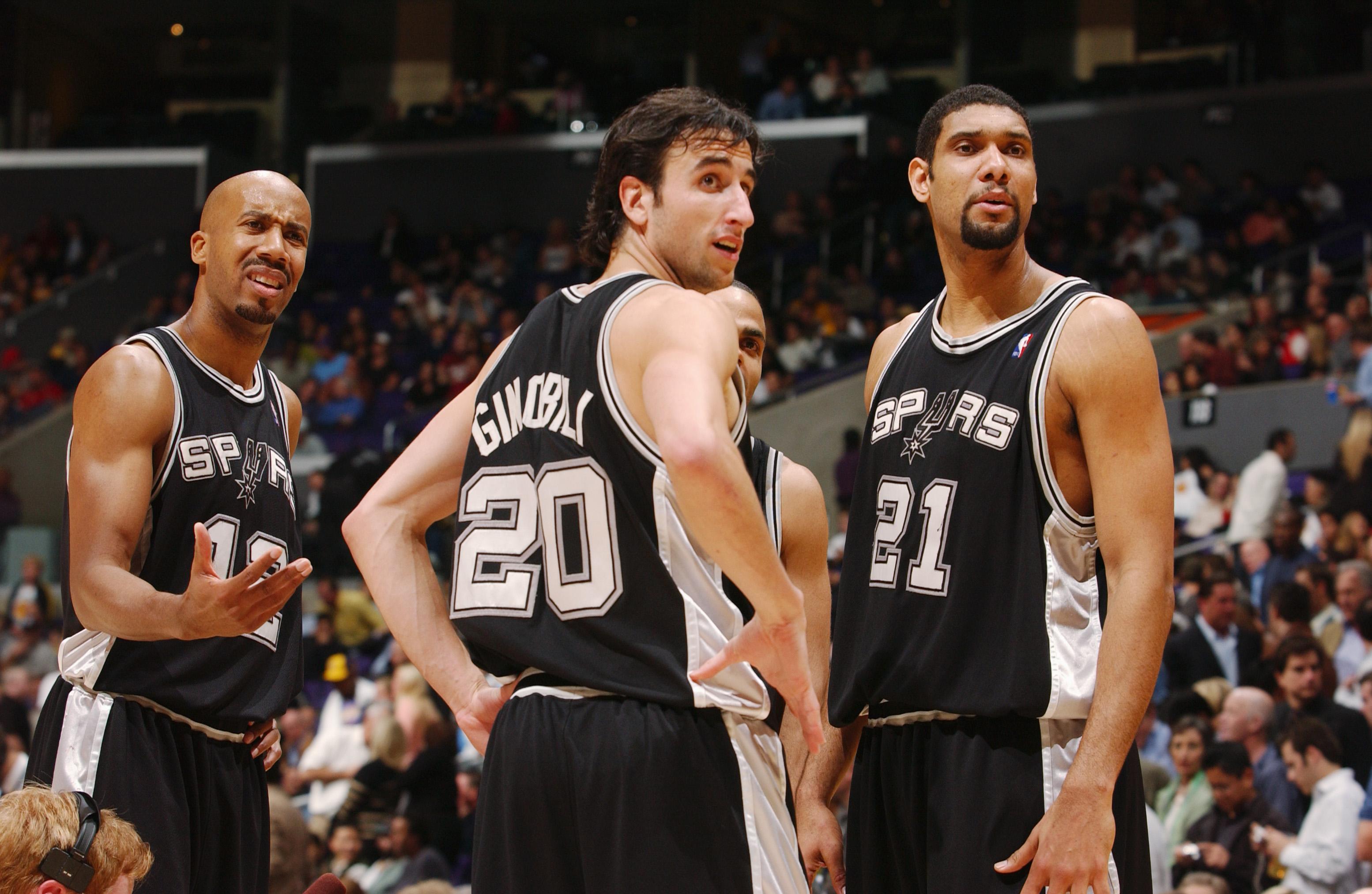 篮球篮网球队内部训练赛完成（篮网队内部训练赛圆满结束）